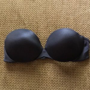 Black strapless bra